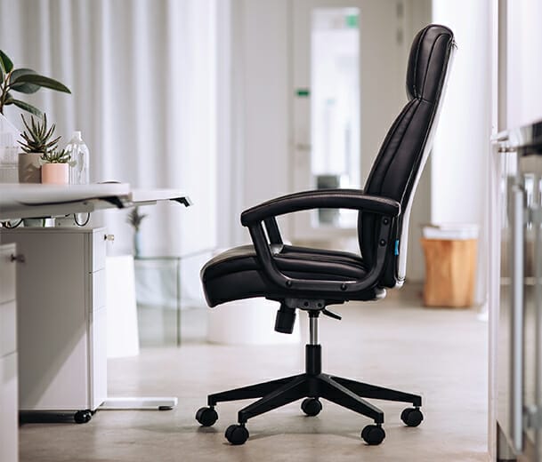 Buro Dakota II executive chair in office