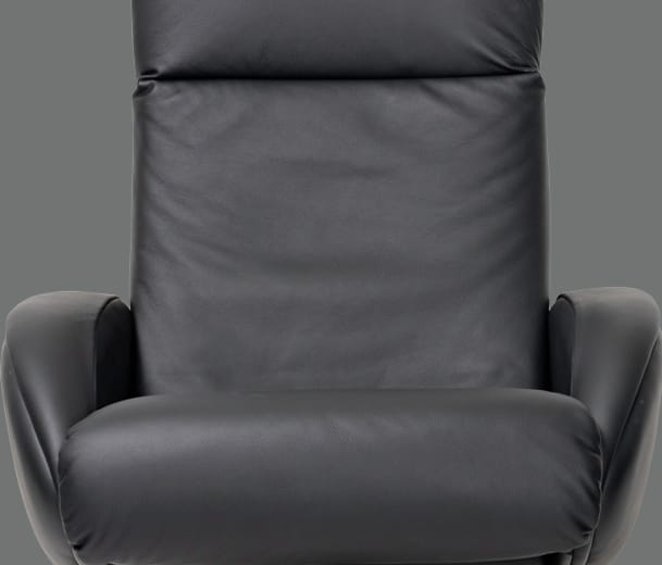Buro Maya leather recliner chair close up view