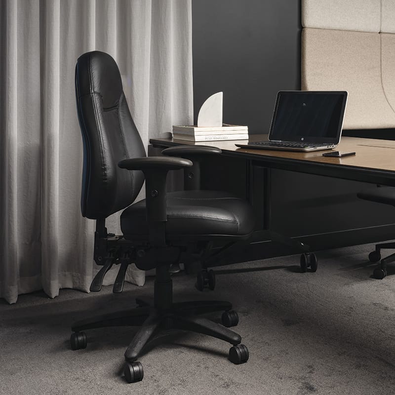 Buro Persona 247 chair in executive office