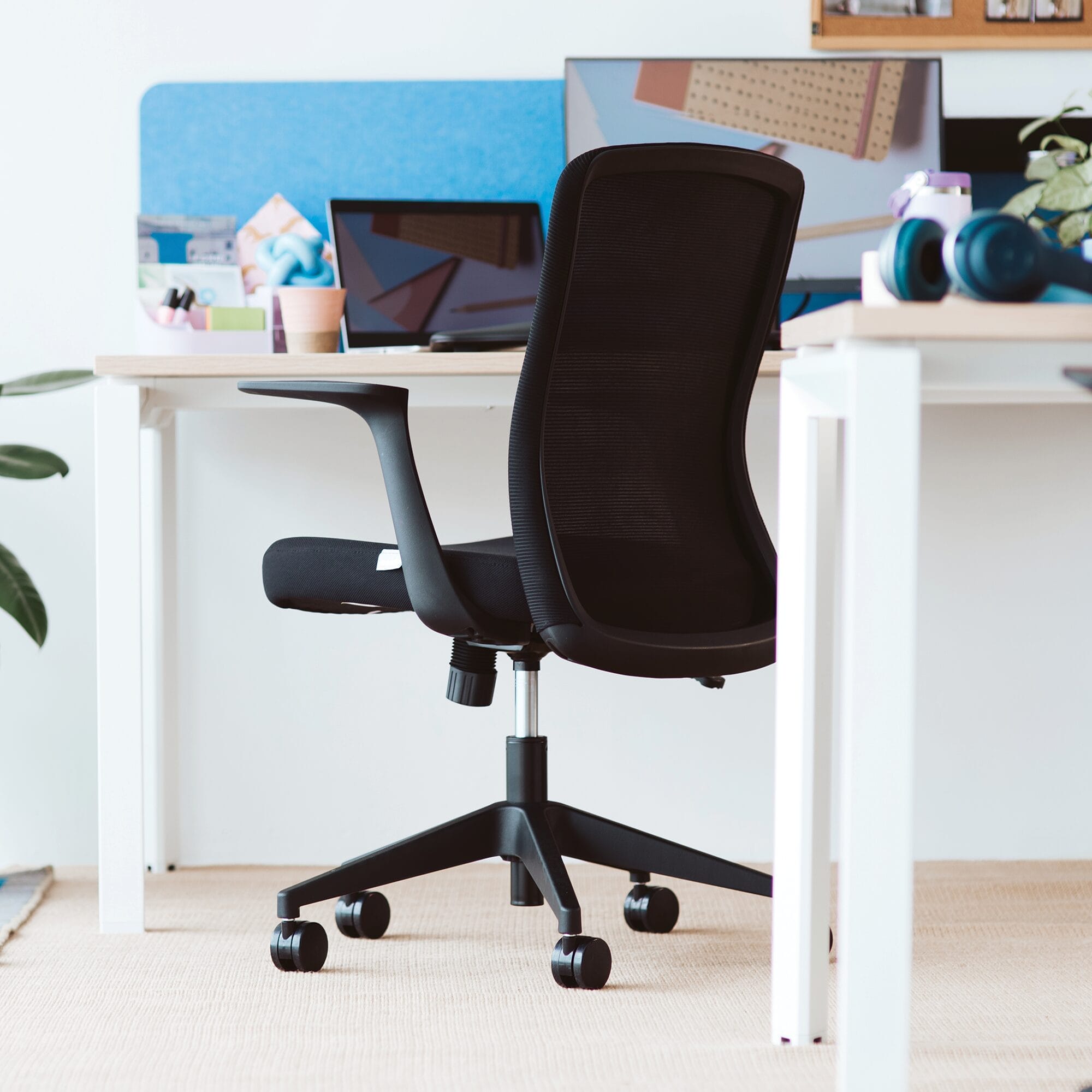 Mondo Fleet_179A-03_Scene_Office_01_MR Mondo Fleet Office Chair