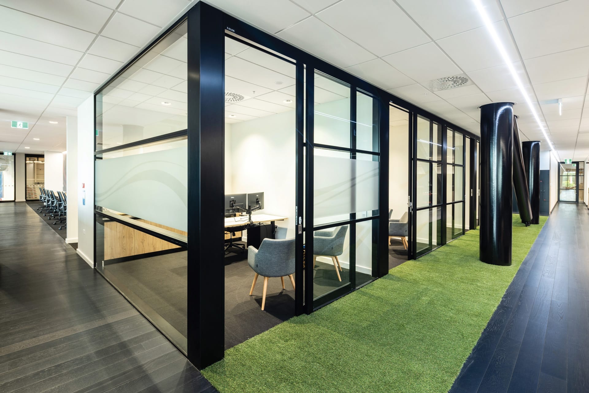 Konfurb hady chairs in meeting room