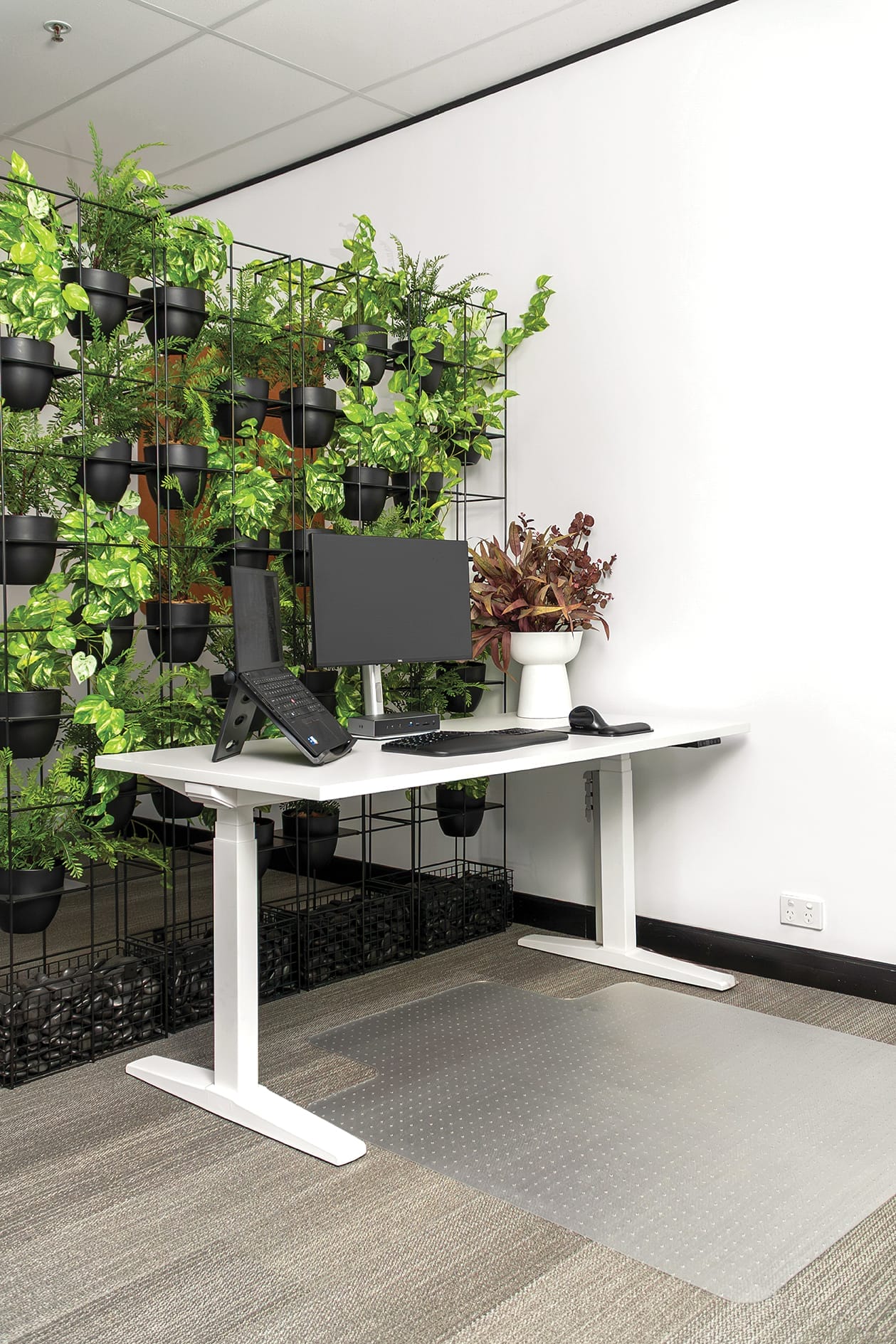 Buro Altri Single Height Adjustable Desk White frame scene image