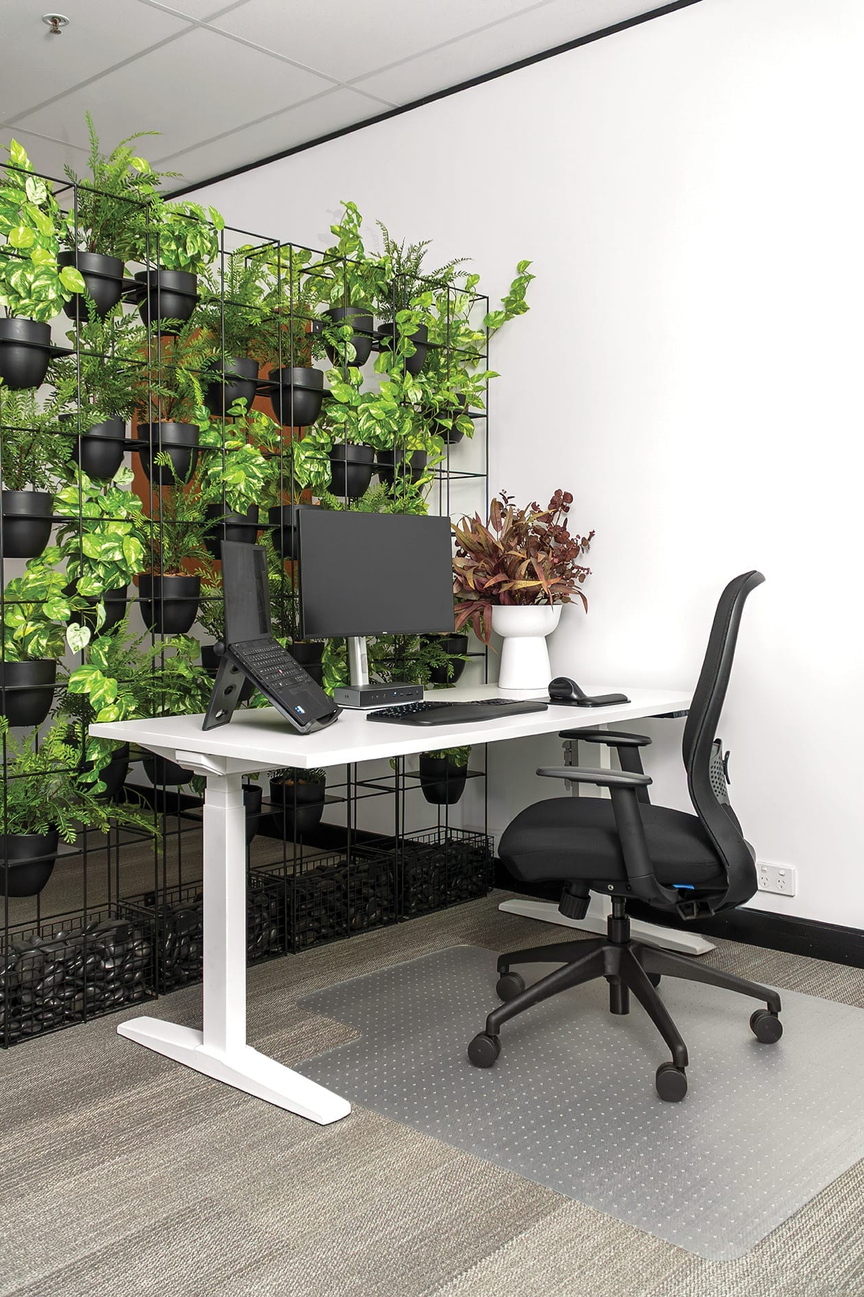 Buro Altri Single Height Adjustable Desk White frame scene image