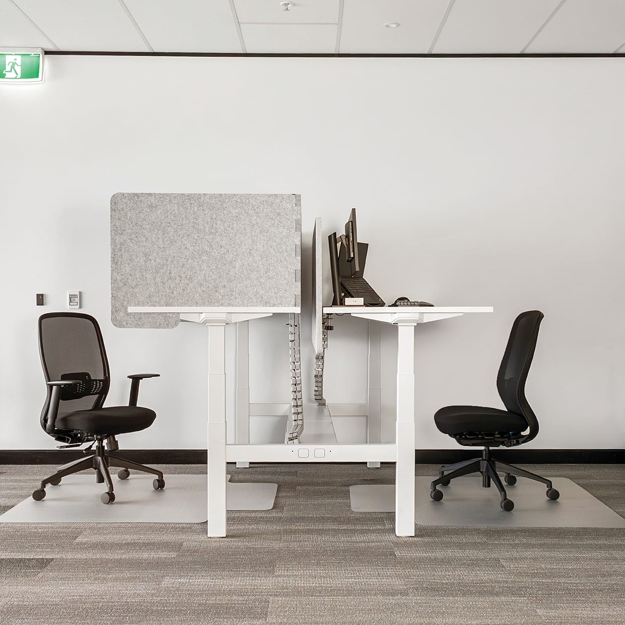 Buro Altri Back to Back Height Adjustable Desk White frame scene image
