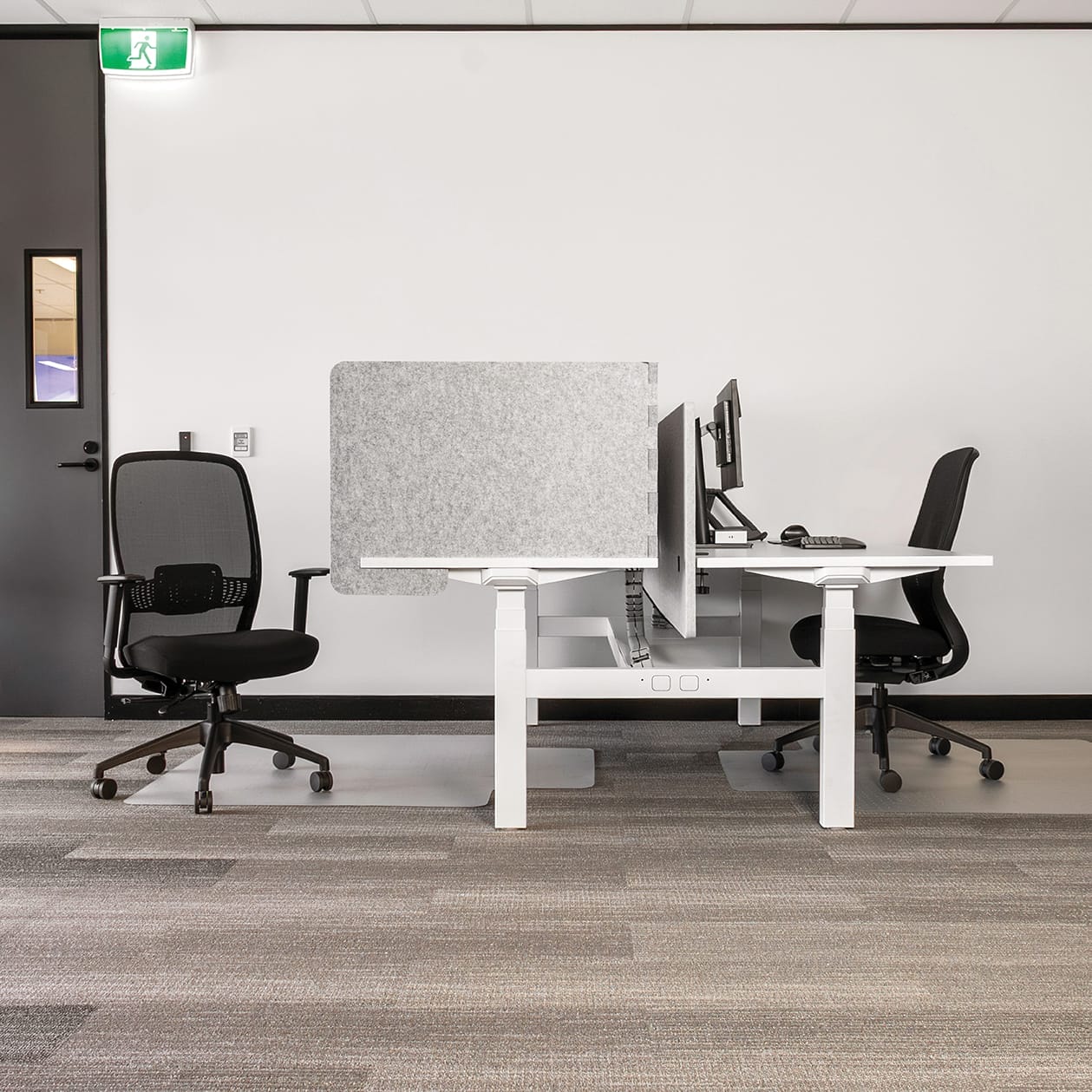 Buro Altri Back to Back Height Adjustable Desk White frame scene image