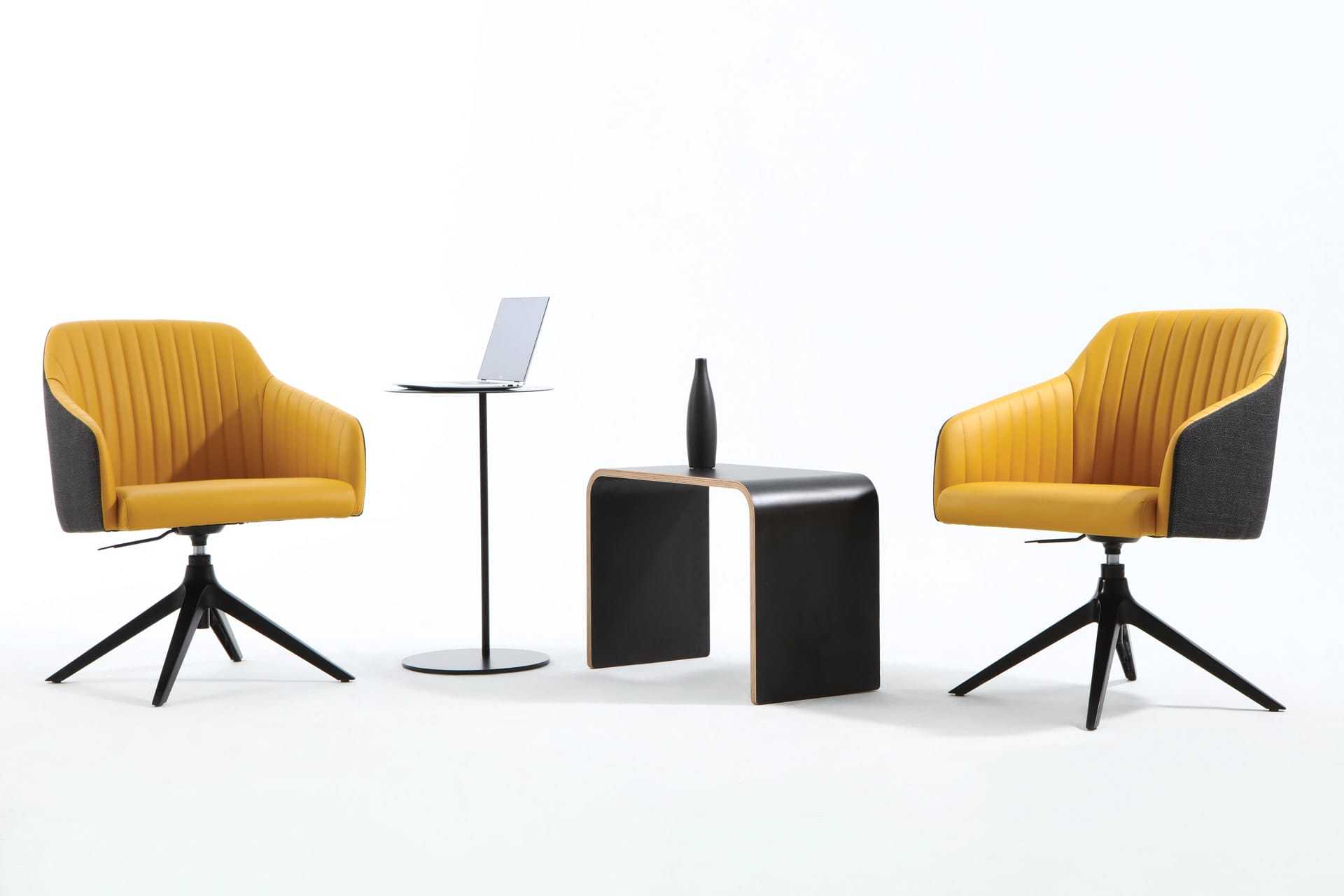 Konfurb-Kaden_Pyramid-Black-PC-base_Yellow_Scene_MR