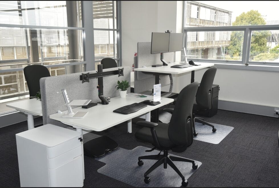 Buro sit stand back to back desks